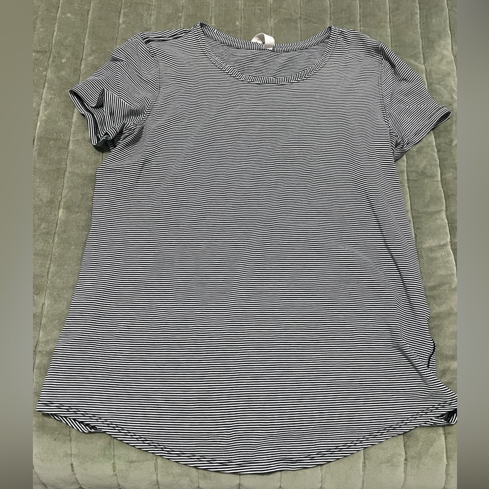 Lulu lemon tee